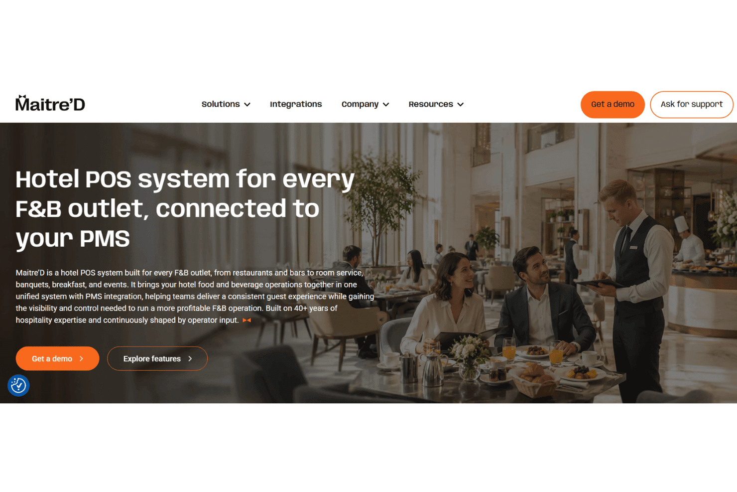 Maitre'D coordina las operaciones de F&B hoteleras en restaurantes, bares, banquetes y servicio de habitaciones, con servicio de mesa, enrutamiento de cocina, pedidos móviles y contabilización de cargos en las habitaciones.
