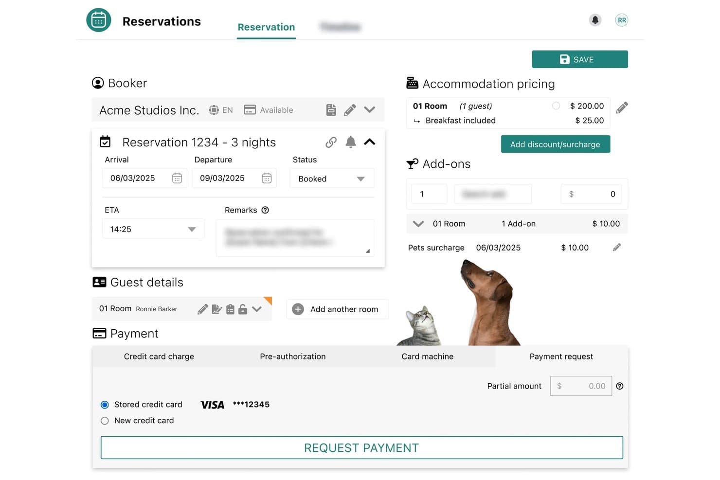 RoomRaccoons hotelreservationsgrænseflade viser bookingoplysninger, priser og tilkøb af gebyr for kæledyr.