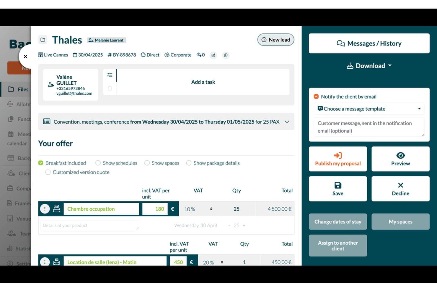 Backyous tilbudsgrænseflade til hotelcatering, der viser booking af værelser og sale med prisfelter.