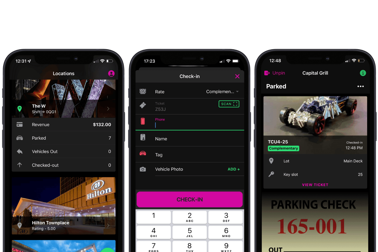 Trzy ciemne ekrany aplikacji mobilnej przedstawiające lokalizacje parkingu z obsługą, formularz zameldowania oraz szczegóły zaparkowanego pojazdu.